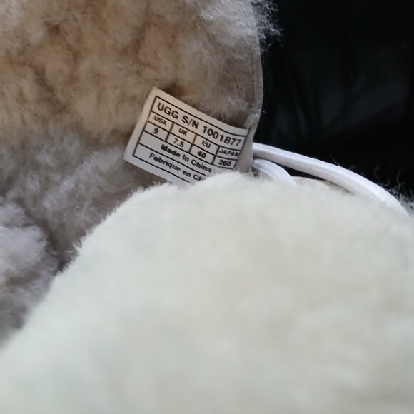 UGG Tall Adirondack Boot White - Picture 7 of 11